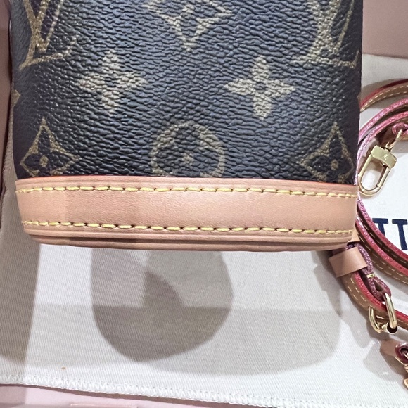 Louis Vuitton Fold Me Pouch - Picture 5 of 16